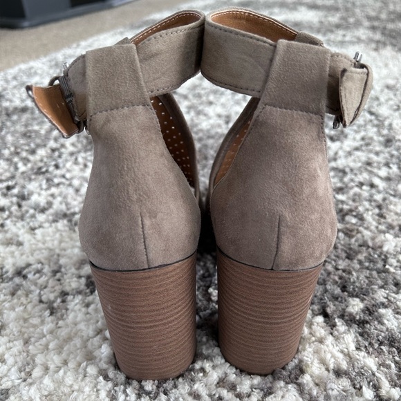 Target Heels - Picture 3 of 4